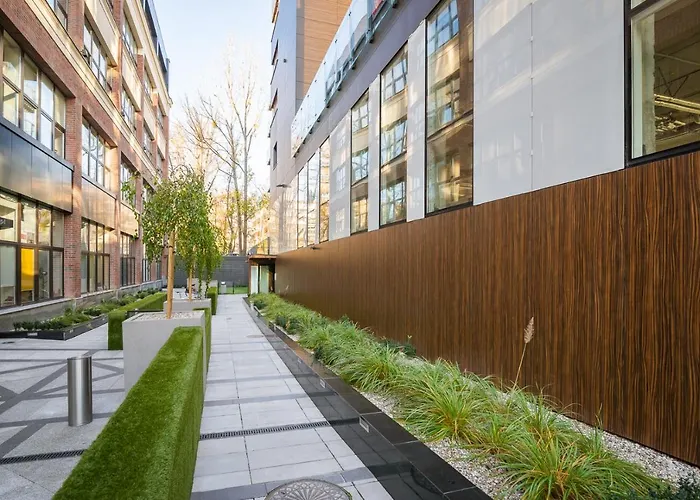 Pawia 51 - Compact By Renters Varsó